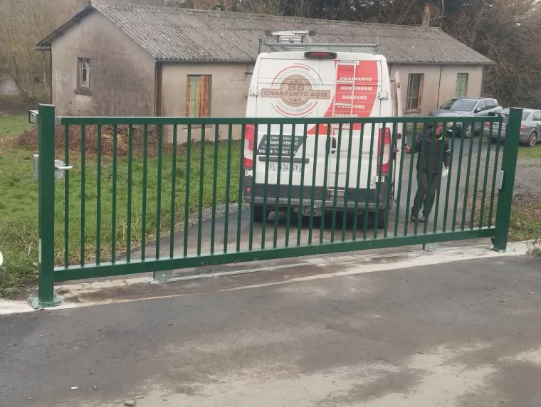 Pose d'un portail en alu, Nantes, BS Charpente Bois