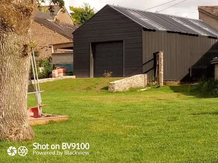 Rénovation d'un garage en tôles et bardage bois plus pose d'un portail électrique à Guémené Penfao, Nantes, BS Charpente Bois