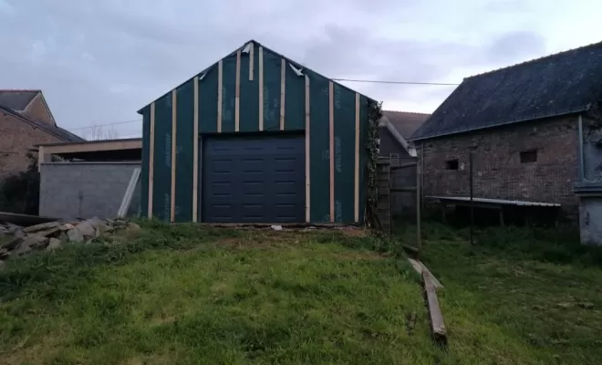 Rénovation d'un garage en tôles et bardage bois plus pose d'un portail électrique à Guémené Penfao, Nantes, BS Charpente Bois