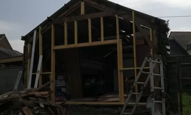 Rénovation d'un garage en tôles et bardage bois plus pose d'un portail électrique à Guémené Penfao, Nantes, BS Charpente Bois